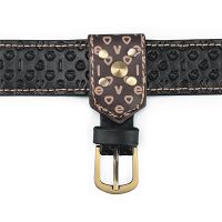 Rebellion regulowany skórzany pas strap-on ze złotymi detalmi i ringiem  - 74528526 - 7